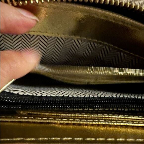Steve Madden and Fossil wallets. Pre-loved in great conditions. - Picture 4 of 13